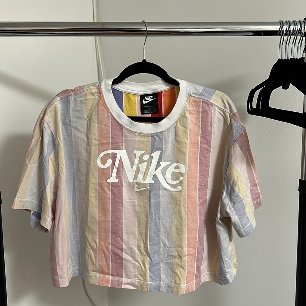 nike cropped top